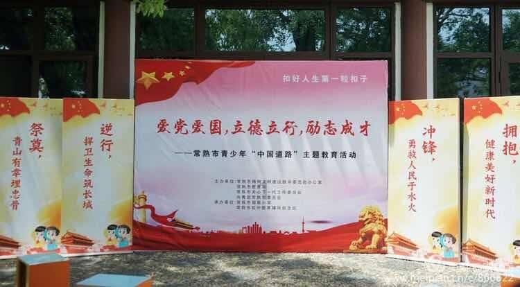 双人跨栏赛跑